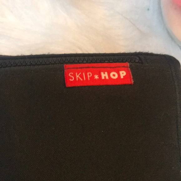 SKIP HOP wristlet baby wipe case.Includes wipecase - Picture 8 of 8